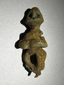 Abstrakte Skulptur in Koralle, Ambon Island, Maluku, Indonesien - Bild 1 von 7