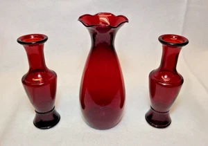 Lot of 3 Anchor Hocking Royal Ruby Vases - 2 5¾" Urn Bud, 6¾" Ruffle Top Bouquet - Picture 1 of 21