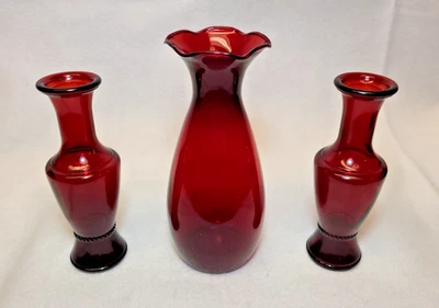 Lot of 3 Anchor Hocking Royal Ruby Vases - 2 5¾" Urn Bud, 6¾" Ruffle Top Bouquet - Image 1 of 4
