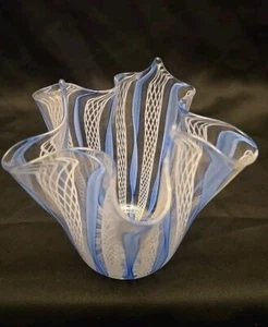 Jarrón de vidrio con cinta artística azul y blanco de Murano Latticino - Pañuelo de cuenco - Imagen 1 de 12