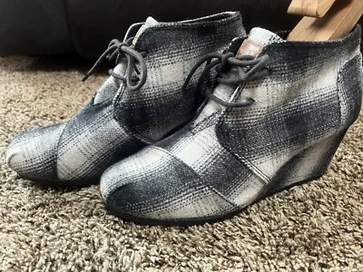 Sapato botinha Toms feminino tamanho 8W preto cinza xadrez mistura de lã 300912 - Imagem 1 de 4