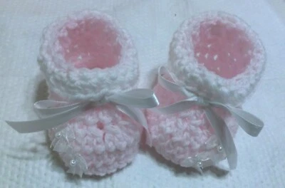 Juego de botines de bebé de ganchillo solo bebé rosa y blanco, bebés niñas Foto 1 de 2