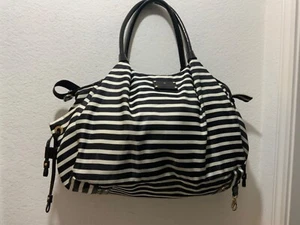Kate Spade Stevie Luxus große schwarz-weiß gestreifte Nylon Wickeltasche Reise - Bild 1 von 20