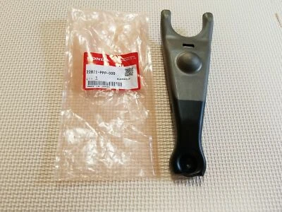 Genuine Honda Civic Si Clutch Release Fork 22821-PPP-000  - Изображение 1 из 3