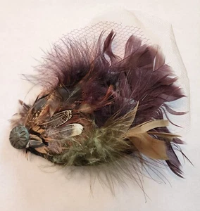 Handgefertigte Haarspange - mehrere Federn - geschichtetes Netz - braun - grün - 5 1/2 Zoll - Bild 1 von 3