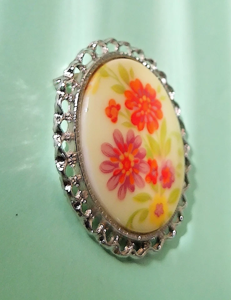 Vintage 1970s Porcelain Brooch Pin Spring Floral Bouquet Hand Painted -Very Nice - Image 1 of 1