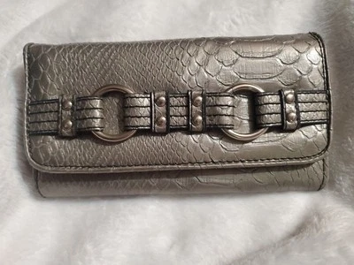 Cartera sin asas vintage plateada metálica imitación cuero tono plateado  Foto 1 de 4