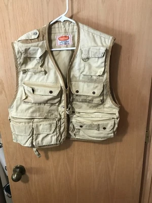 HUNTING/FISHING VEST SIZE WOMEN'S LARGE ZIP FRONT GAME BAG BACK NUMEROUS POCKET - Image 1 of 3