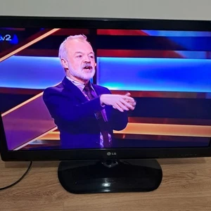 LG 32LS3500-ZA 26” HD LED Freeview T V - Black - Picture 1 of 10