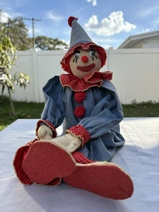 Vintage Stoff rot Jean weiß gepunktet Clown Regal Sitter Puppe Holzkörper L705 - Bild 1 von 14