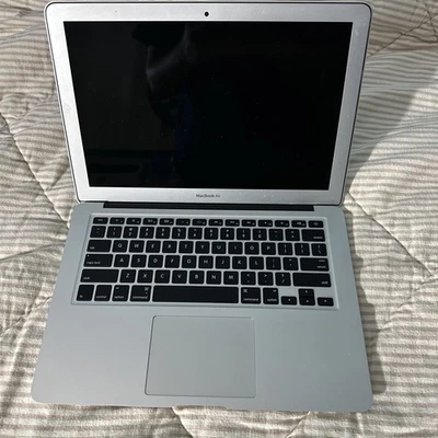 2015 MacBook Air A1466 - 13", 1.6GHz i5, 4GB RAM, 256GB SSD, Silver - Image 1 of 2