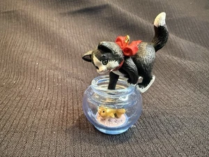 Hallmark Andenken Ornament schelmische Kätzchen 1999 1. Serie ohne Box - Bild 1 von 3