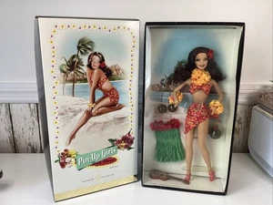 2006 GOLD LABEL PIN-UP GIRLS COLLECTION HULA HONEY BARBIE - J0951 - OVP - Bild 1 von 17