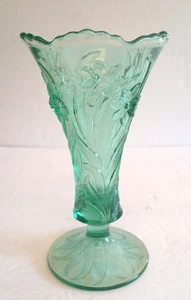 Vintage Fenton Art Glass Vase Daffodil Pattern Sea Mist Green 7.5" Tall - Picture 1 of 6