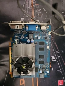 SAPPHIRE GEFORCE 9500GS 512MB DDR2 PCI-E GRAFIKKARTE DVI VGA HDMI - Foto 1 di 2
