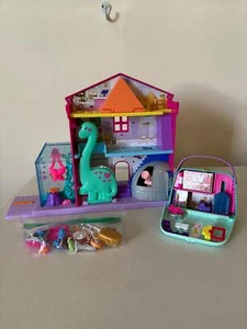 Mattel Polly Pocket Starring Shani Pollyville Museum Doll Playset w/ Accessories - Bild 1 von 3