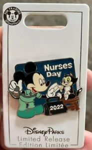 Disney Nurse Nurses Day 2022 Scrubs Mickey Mouse & Figaro Cat IN HAND Pin & Card