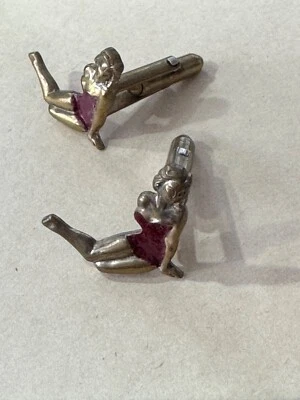 中世纪彩绘黄铜袖扣,海报沐浴美人 — 第 1/4 张图片