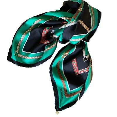 Bufanda de seda con estampado ecuestre de colección J Dormont Paris 30”x30” dobladillo enrollado verde marino Foto 1 de 4