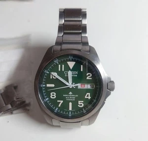 Reloj de cuarzo CITIZEN Promaster PMD56-2951 esfera verde plata acero inoxidable para hombre’s - Imagen 1 de 11
