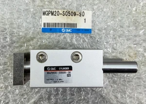 NUOVO CILINDRO GUIDA DOPPIO PERNO SMC MGPM20-S0509-30 COMPACT AIR SLIDE 20MM MGP - Foto 1 di 8