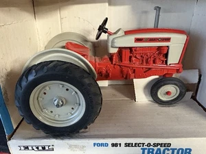 Vintage Ertl Ford 981 Select-O-Speed Tractor In Original Box 1:16 Scale - Picture 1 of 11