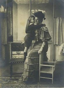 France Mother & Child Kiss Nice Dress Fashion Old Photo May 24, 1903 - Imagen 1 de 3