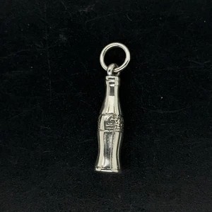 Nicht mehr produziert Rarität James Avery Sterlingsilber 3D COCA COLA Flasche Camp Charm - Bild 1 von 3
