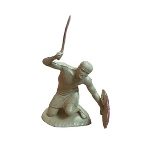 VTG Marx Ben Hur Playset Figure Kneeling W/ Round Parma Shield & Knife TAN 1960s - Picture 1 of 6