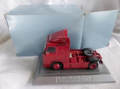 Nuevo en caja Conrad #4600 Volvo FH12 Tractor 1993 World Truck Convention Modelo en soporte Foto 1 de 4