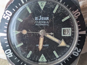 Vintage Le Jour 20 ATM subacqueo francese con patina,ETA 2452 Mvmt,funziona PER RICAMBI/RIPARAZIONE - Foto 1 di 24
