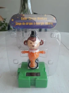 Mono de circo Bobblehead danzante con energía solar. - Imagen 1 de 6