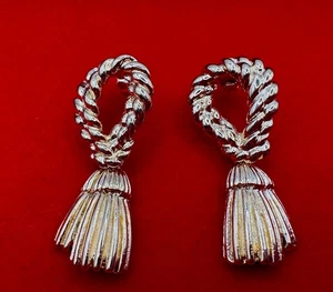 VINTAGE Braided Rope & Dancing Tassel Gold Tone Dangle Pierced Earrings - Picture 1 of 3