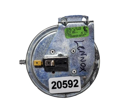 Tridelta FS6746-1657 Pressure Switch 33J89 33J8981 - Image 1 of 4