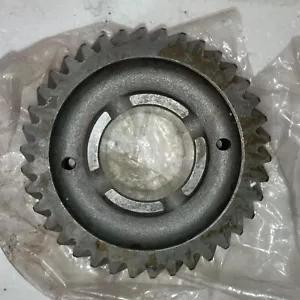 NOS Toyota Land Cruiser FJ40 FJ60 FJ70 2nd Gear 33332-60020 - Picture 1 of 5