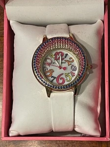 Reloj para mujer Betsey Johnson BJ00664-03 con correa blanca y cristales - Imagen 1 de 2