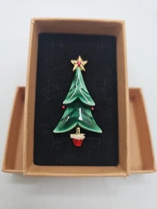 VTG Christmas Tree Brooch Green Glazed Ceramic Gold Tone Pin Signed Beatrix 2" - Picture 1 of 5