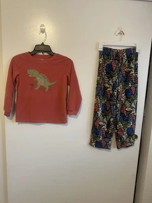Conjunto de pijama camisa y pantalón polar Carter's para niños talla 8 dinosaurios Foto 1 de 4