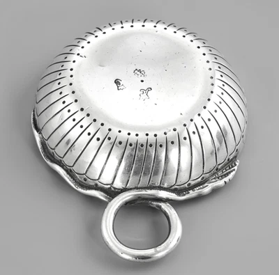 LESSERE : Rare lourd Taste-vin en Argent massif XVIIIème +132 g AUXERRE 1765-72 - Photo 1/4