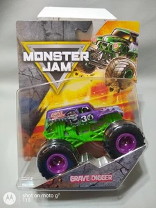 Excavadora de tumbas Spin Master 2025 Monster Jam Legacy Truck serie 30 púrpura 1:64 - Imagen 1 de 6