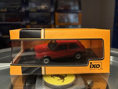 Parachoques pequeño rojo 3 puertas VW Golf Mk2 GTi 1984 modelos IXO 1/43 EN MUY BUENA CONDICIÓN CLC408N Foto 1 de 4