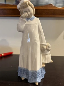 D’Art SA Handmade Spain Porcelain Sleepy Girl Doll Figurine - Foto 1 di 3