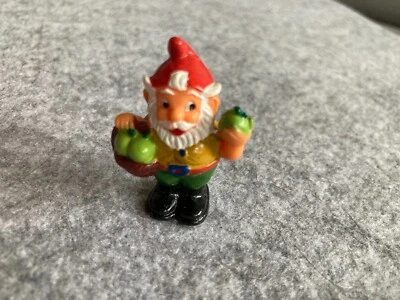 Ü Ei Figur - Ferdi Fallobst aus der Serie Jahreszeitenzwerge - Bild 1 von 3