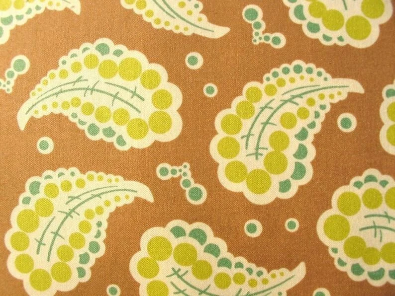 Heather Bailey, Freshcut, Paisley Pontilhado em Caramelo (EOB 25")OOP Último - Imagem 1 de 1