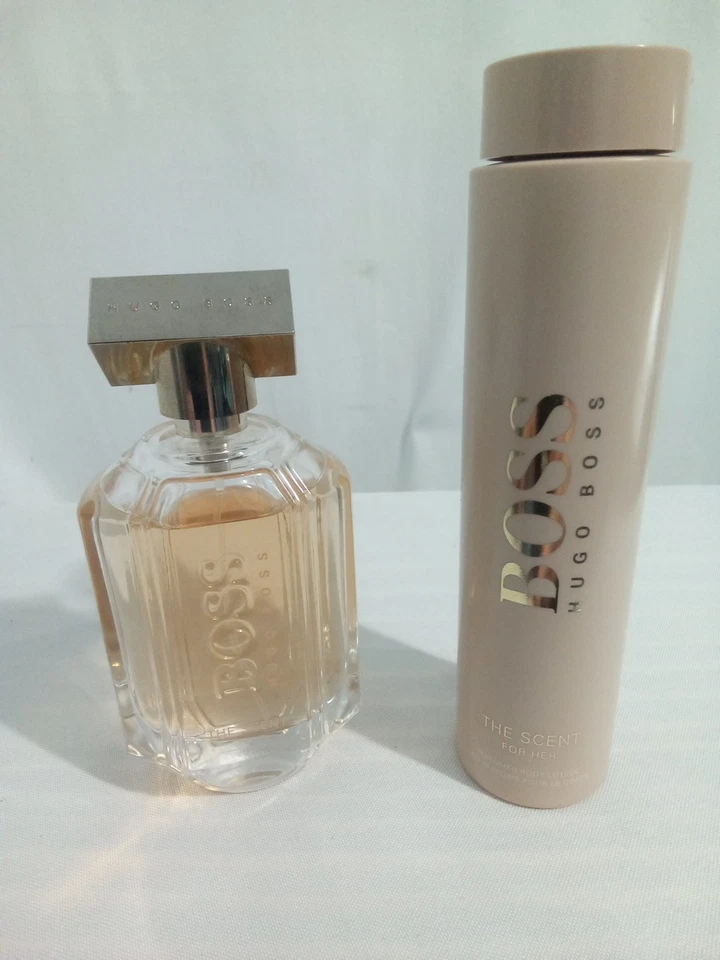 The Scent for Her de Hugo Boss... 3,3 fl oZ y loción corporal 6,7 fl OZ Foto 1 de 4