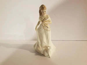 Royal Doulton Figurine - 1996 Morning Walk - H.N. 3860 - 8"- Made In England - Picture 1 of 5