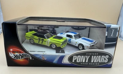 Dodge Charger y Pontiac Firebird 1/64 Hot Wheels de colección Pony Wars Road Racing Foto 1 de 4