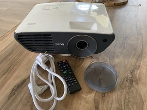 BenQ W700+ DLP-Beamer, 2300 ANSI-Lumen, 2x HDMI-Anschluss, 10.000 Kontrast - Bild 1 von 8