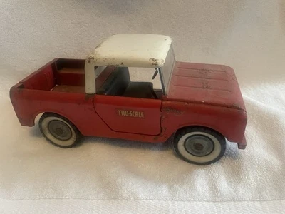 VINTAGE TRU SCALE RED INTERNATIONAL HARVESTER IH SCOUT Pickup Truck - Image 1 of 4