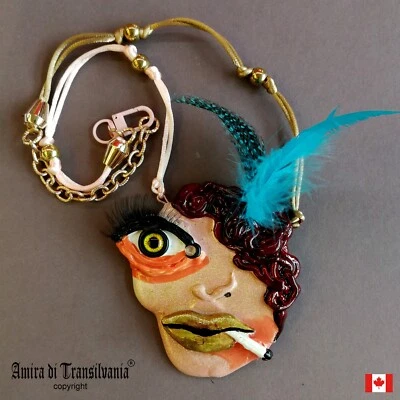 Joyería Collar Colgante Dama Cara Art Deco Minimalista Brutalista Humo Cigarrillo Foto 1 de 4